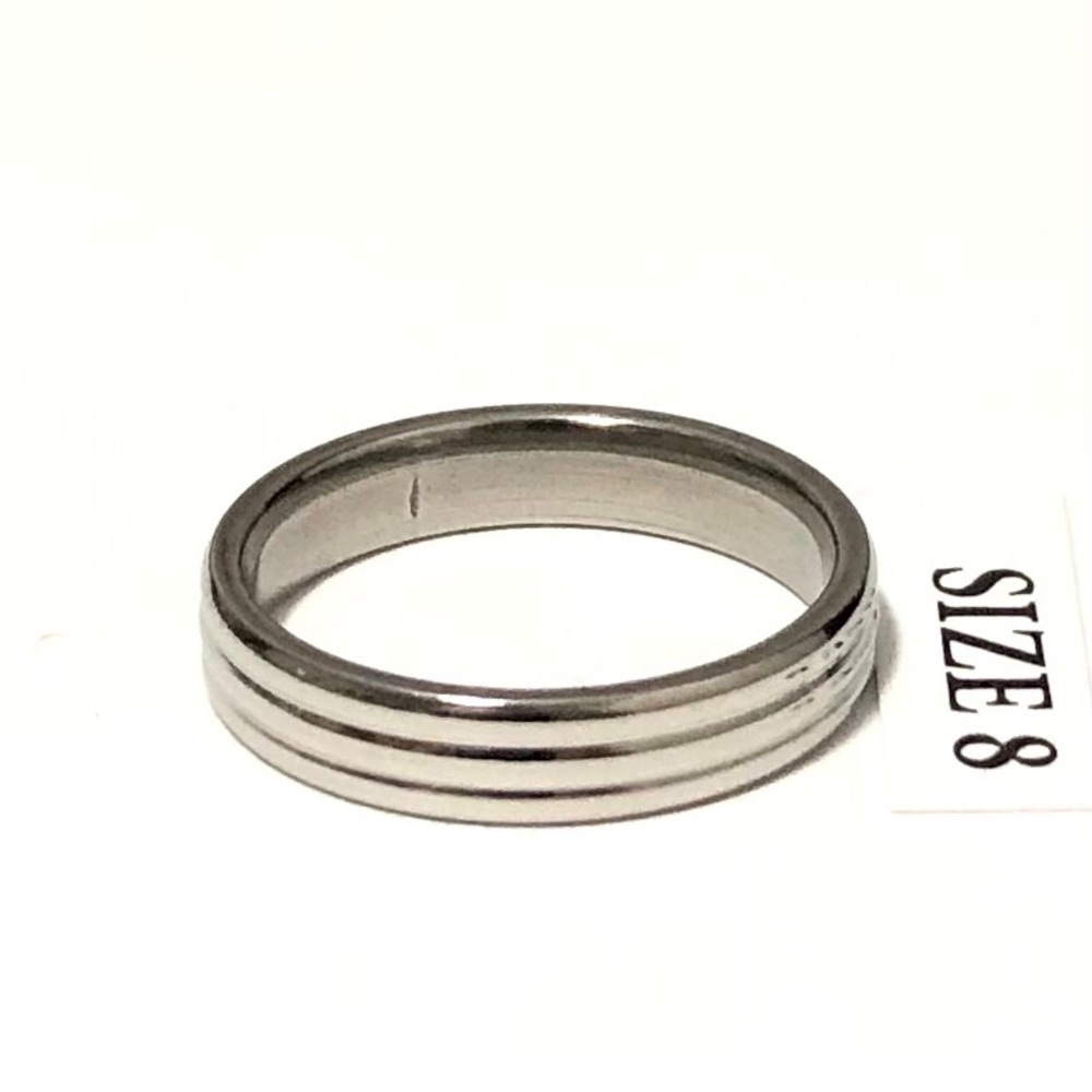 Silver Tone Ribbed Ring, Size 8